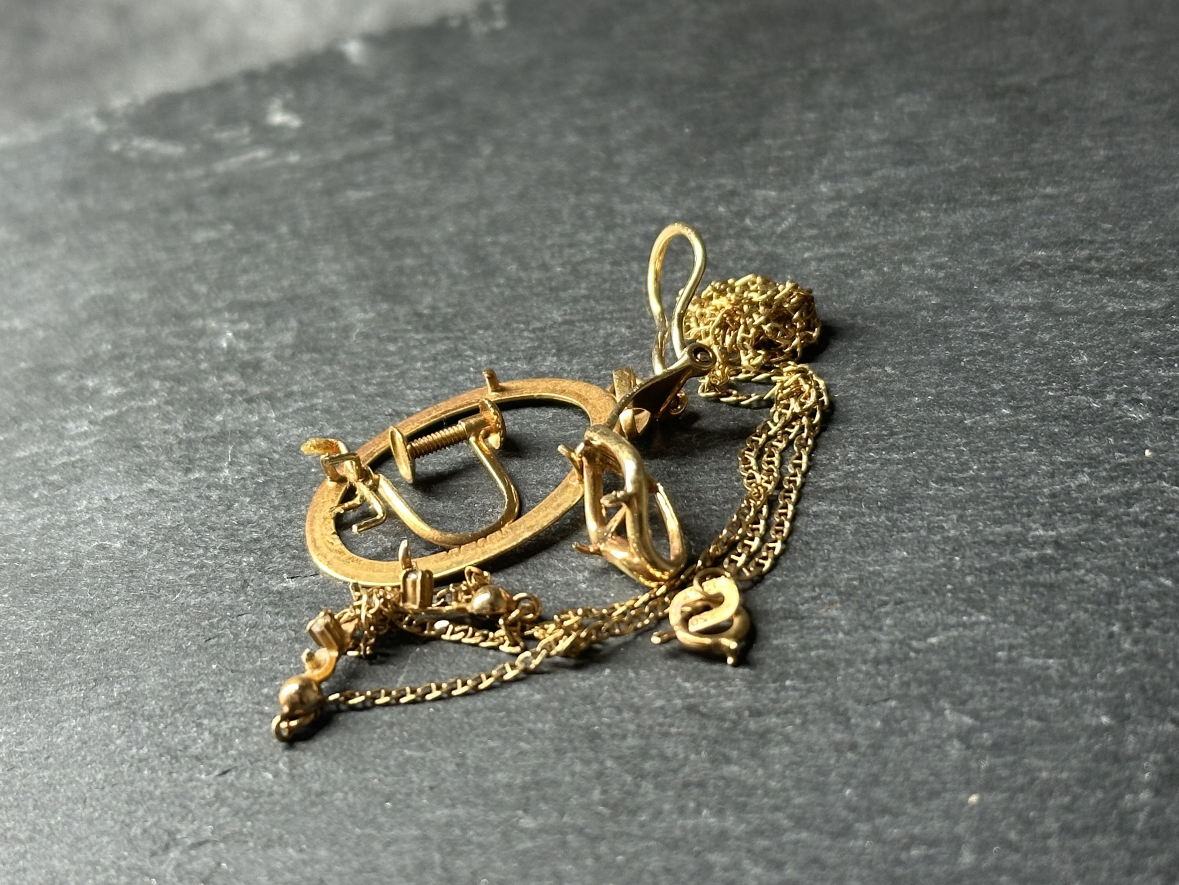 石が取れてしまったアクセサリーもお買取り可能です！！