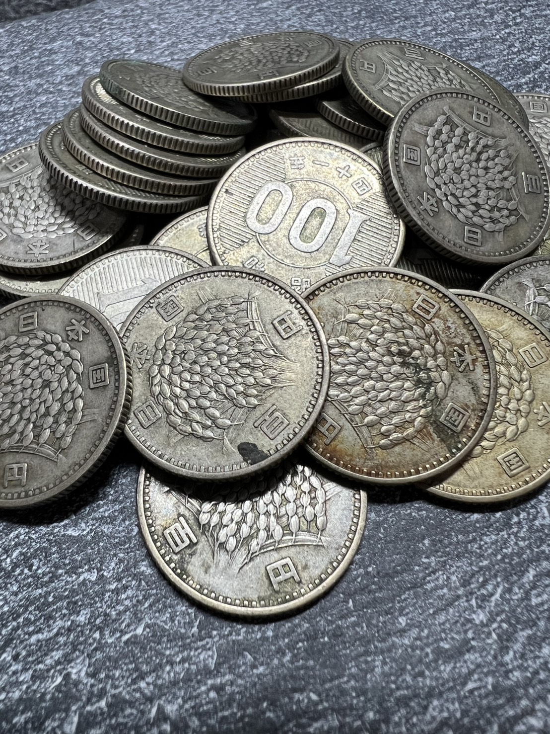 100円銀貨買取させていただきました