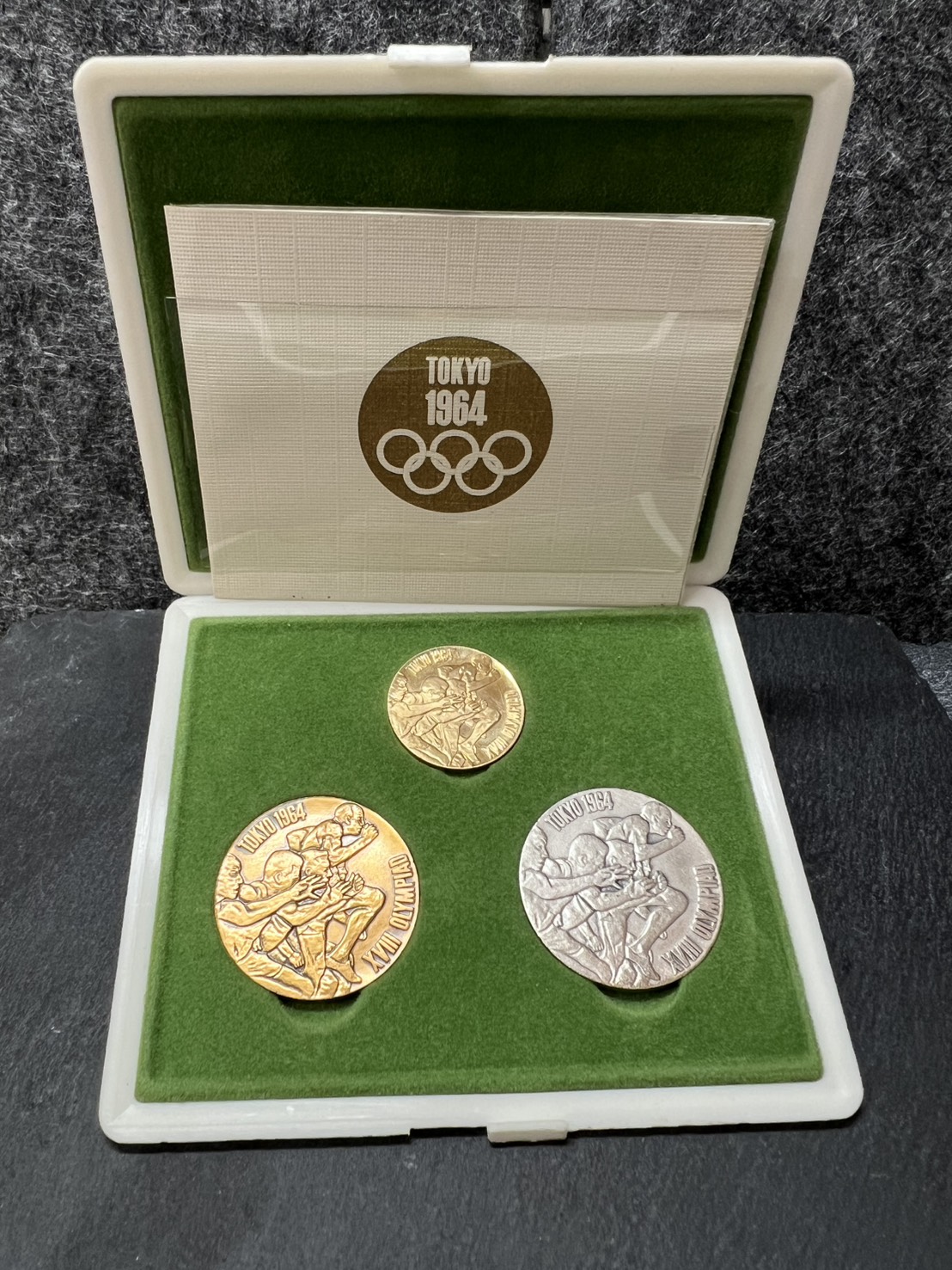 1964年（昭和39年）東京オリンピック公式記念メダル 金・銀3点セット買い取らせていただきました