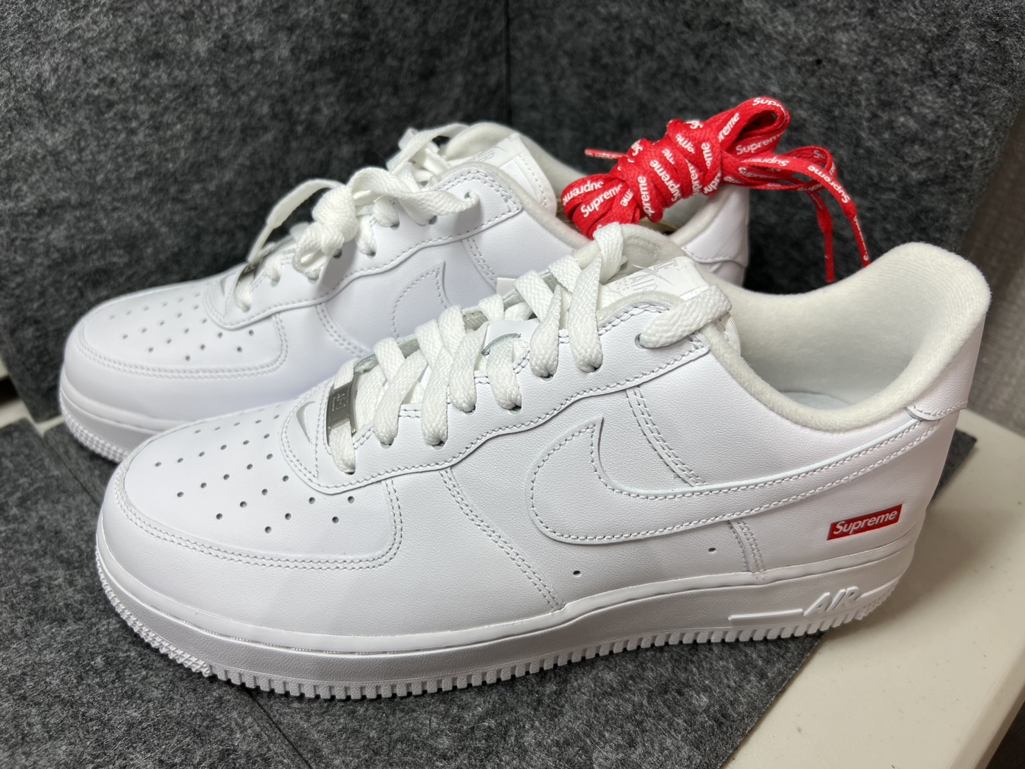 Supreme × NIKE AIR FORCE 1 LOW White CU9225-100買い取らせていただきました